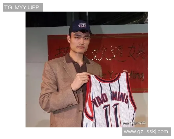 姚明篮板组合的传奇之路：从青涩球员到篮球巨星的成长历程