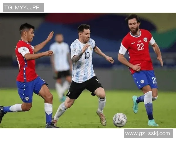 梅西领衔阿根廷国家队问鼎美洲杯冠军,开启新赛季态势强劲 梅西领衔阿根廷国家队问鼎美洲杯冠军,开启新赛季态势强劲