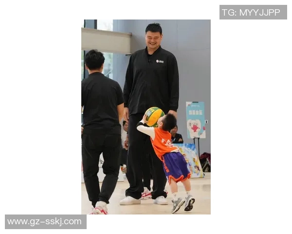 艾佛森亲自指导姚明训练揭秘篮球巨星之间的默契与成长之路 艾佛森亲自指导姚明训练揭秘篮球巨星之间的默契与成长之路